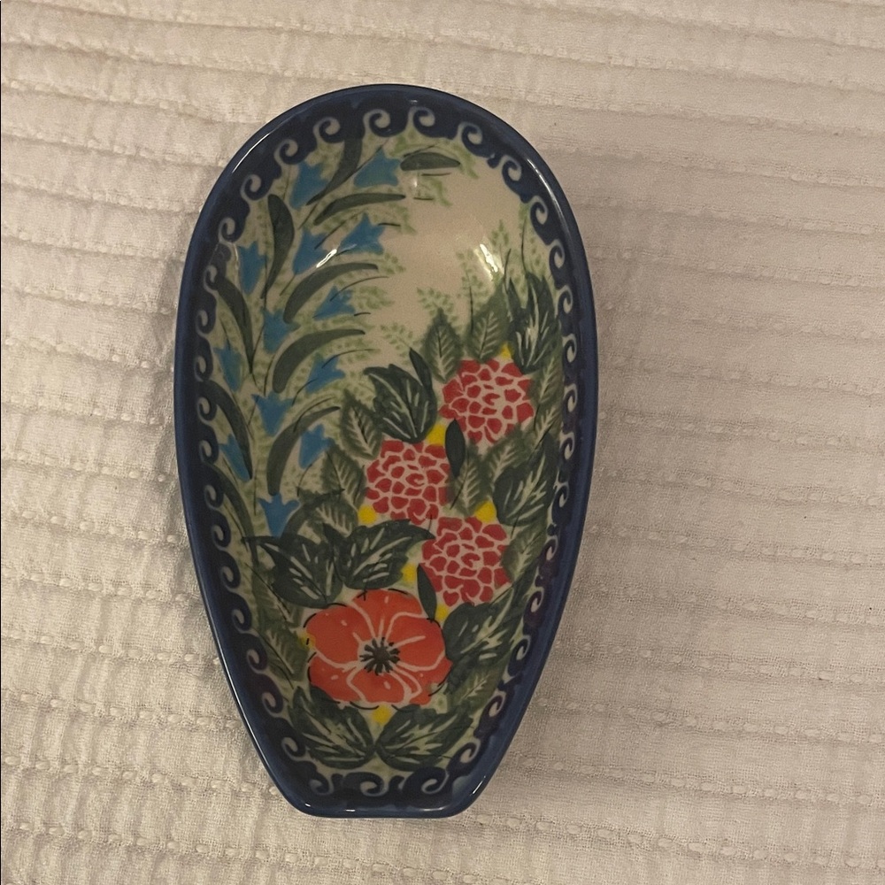 Kali Blue and White Ceramic Spoon Rest